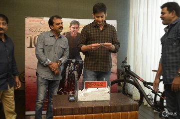 Mahesh Babu Picks Up Srimanthudu Cycle Winner